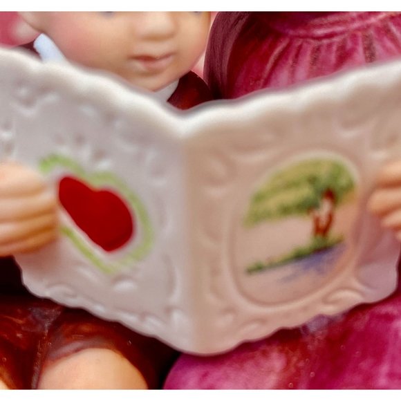 Avon Be My Valentine figurine, by Jessie Wilcox Smith collection, so cute - Picture 4 of 17